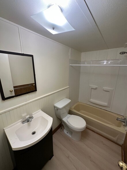 Building Photo - 9910 Farris Loop