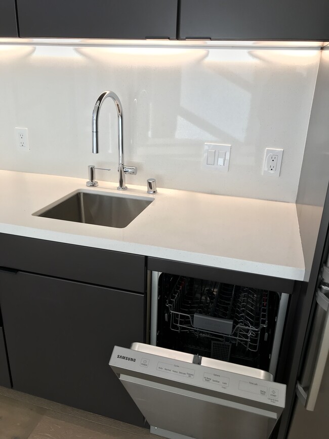 Building Photo - 55 Drake Ct