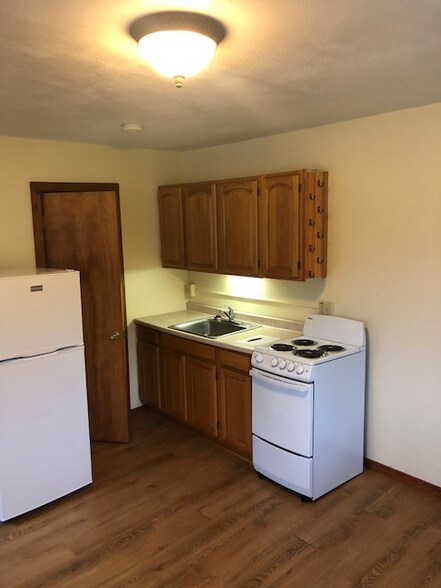 Building Photo - 1895 E Shore Dr