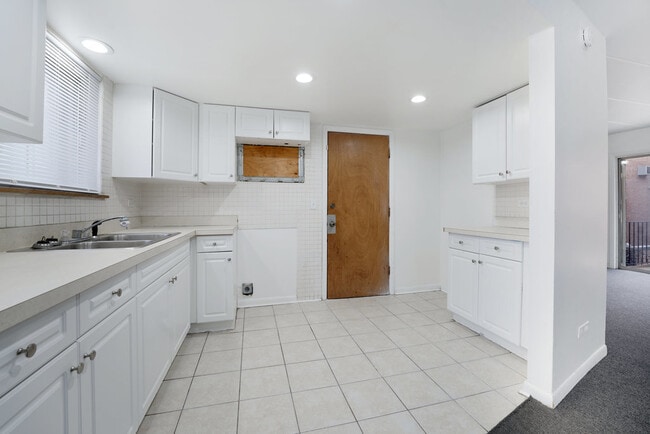 Building Photo - 12510 Vincennes Rd