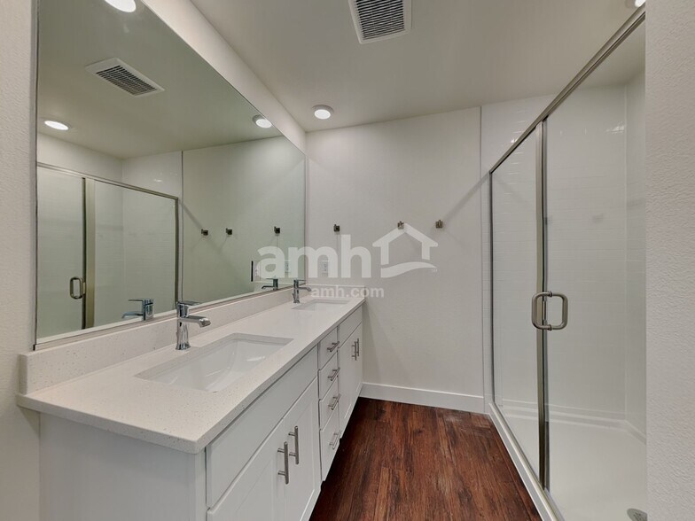 Building Photo - 11654 Broken Top Dr