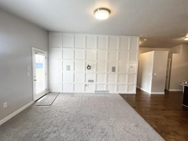 Building Photo - 621 Koins Way