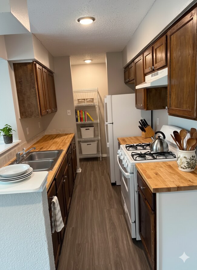 Building Photo - 955_4 Little C-Homes 5, LLC