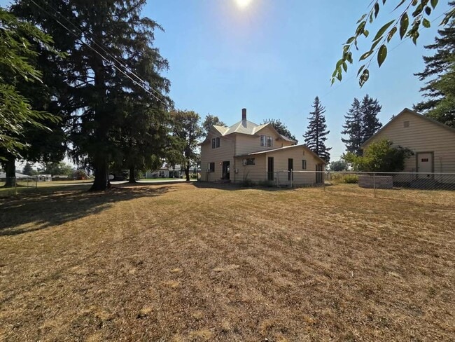 Building Photo - Large 4 Bedroom 2 Bath in Quaint Waterville
