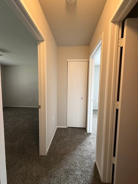 Building Photo - 1256 Oxford Manor Ct