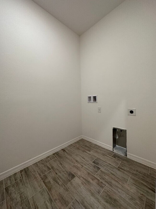 Building Photo - 2525 Carriage Pointe Loop