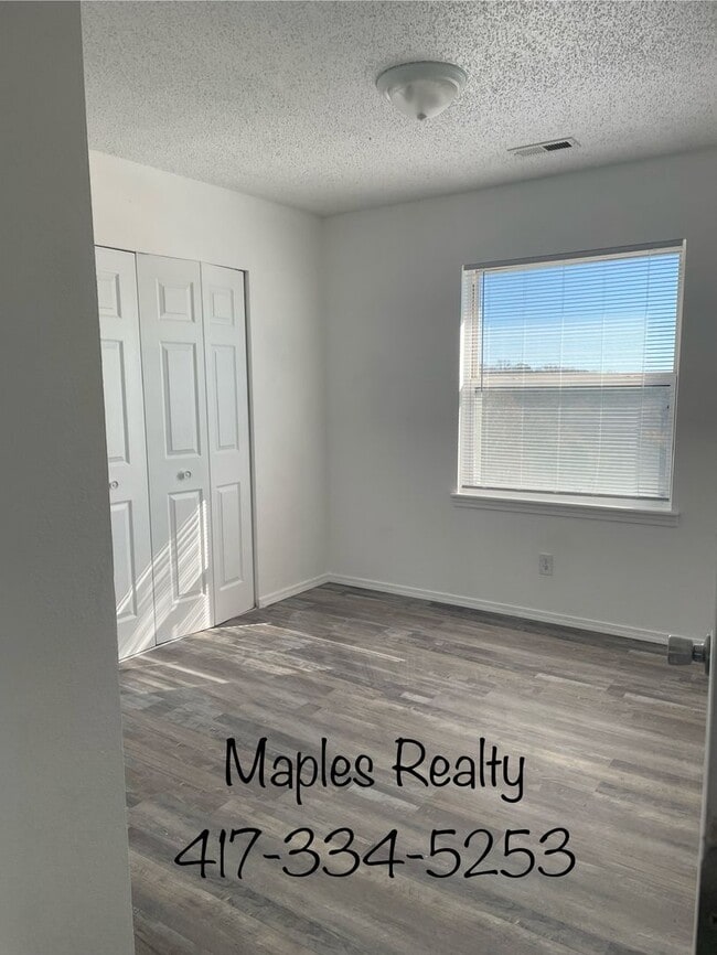 Building Photo - 2 bedroom, 1 bathroom apartment in Kirbyville, MO