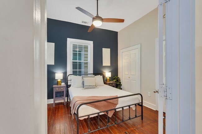 Building Photo - 307 W Waldburg Ln