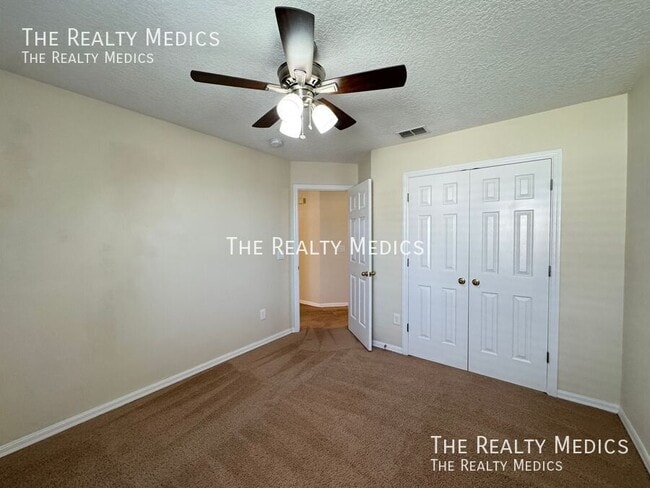 Building Photo - 2737 Scarborough Dr