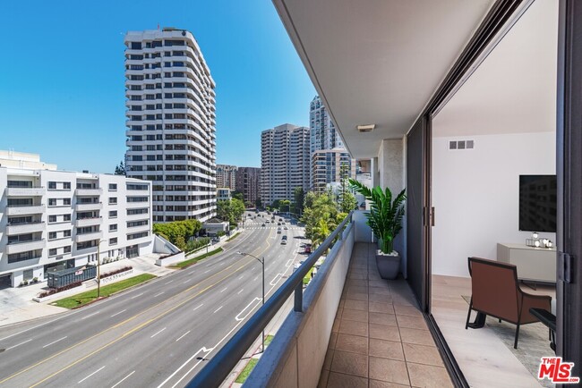 Building Photo - 10660 Wilshire Blvd