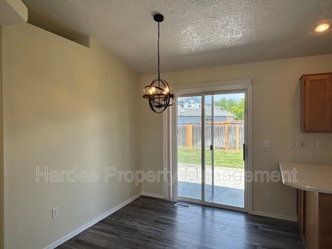 Building Photo - 10764 W Goldenrod Ave