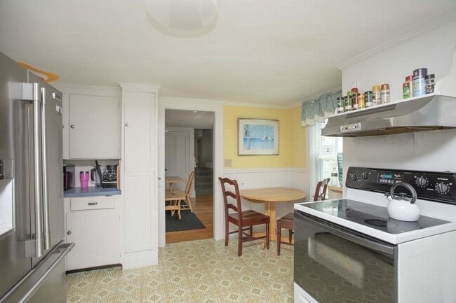 Building Photo - 63 Glades Rd
