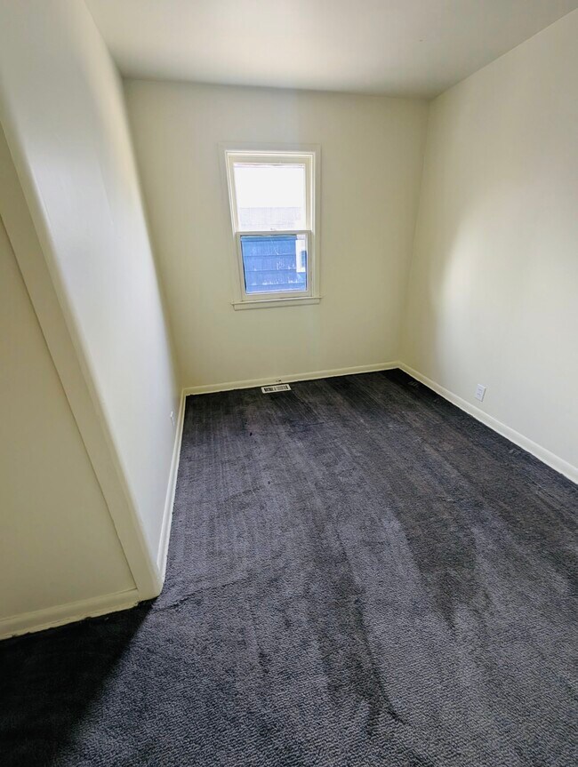 Building Photo - 2513 Lester St