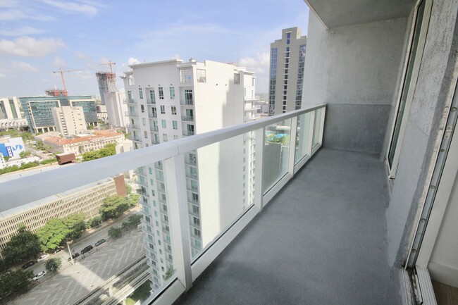 Building Photo - 253 NE 2nd St