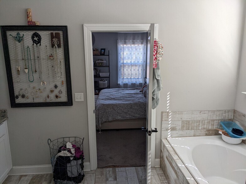 Bedroom 1 (Master, Downstairs) - 7458 White Pine Dr