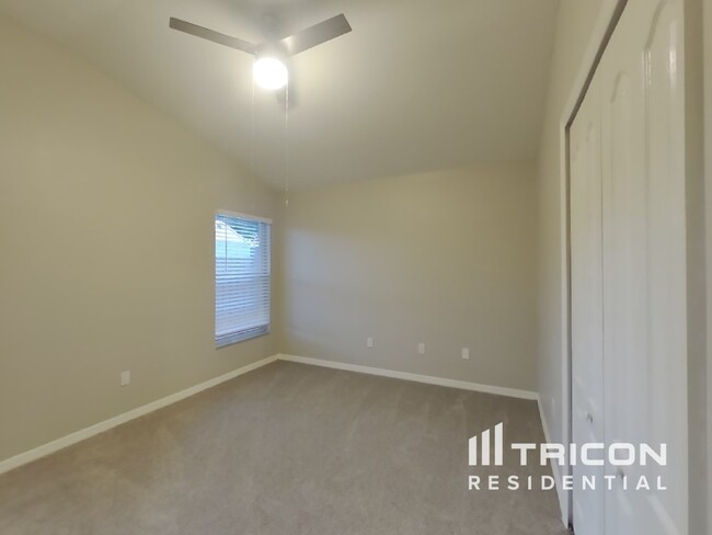 Building Photo - 11724 S Stone Ln