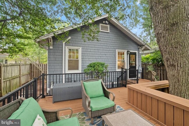 Building Photo - 23 E Walnut St