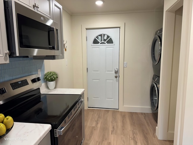 Primary Photo - 85 N Winooski Ave