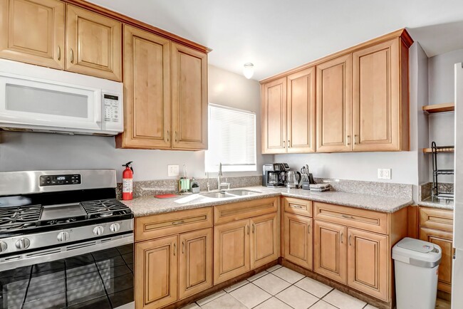 Building Photo - 1624 Gordon Ct