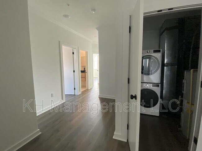 Building Photo - 3414 Haverford Ave