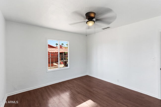 Building Photo - 919 N Gilbert Ave