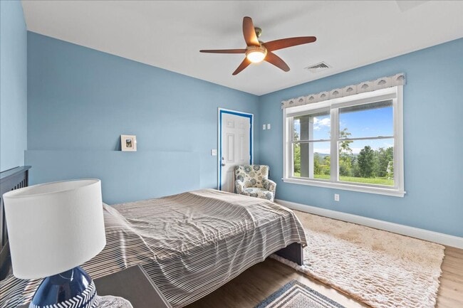 Building Photo - Contemporary with Gorgeous Views in Hinesb...