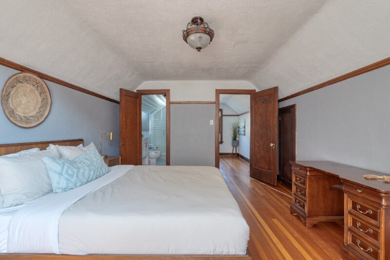 Building Photo - 3565 NE Broadway