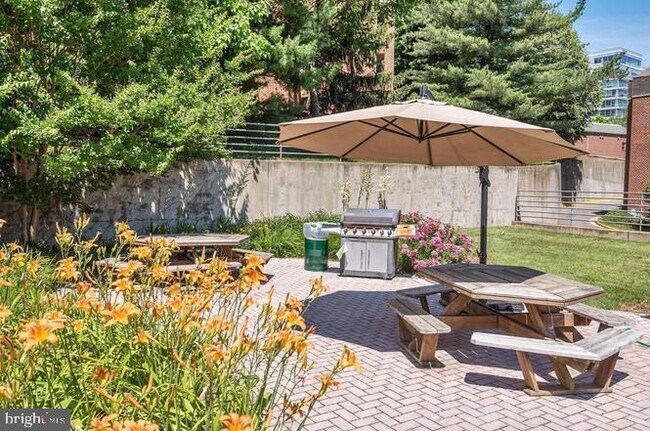 Building Photo - 2100 Langston Blvd.