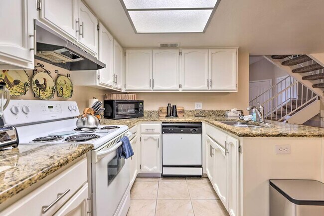 Building Photo - 170 E Guadalupe Rd