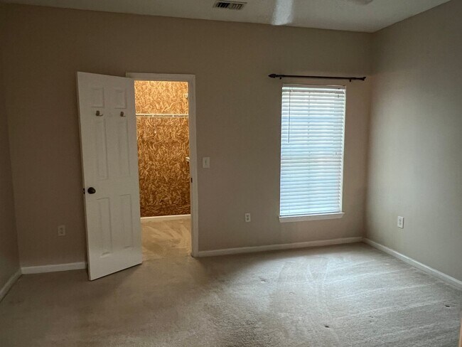 Building Photo - Lovely Condo with Updated Bathrooms and Private View - Summer House