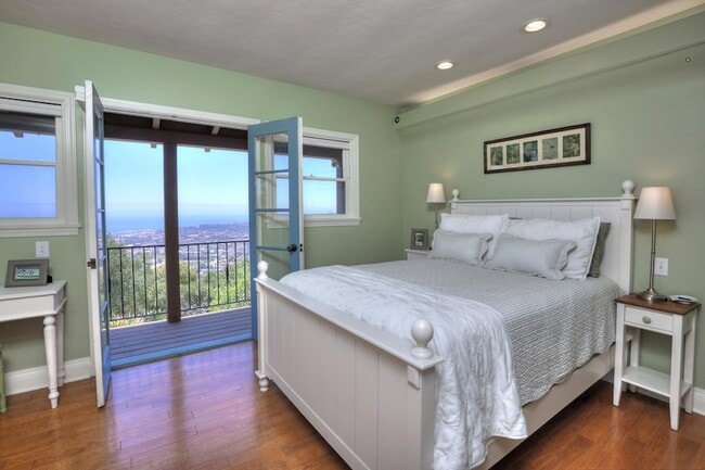 Building Photo - 940 Arbolado Rd