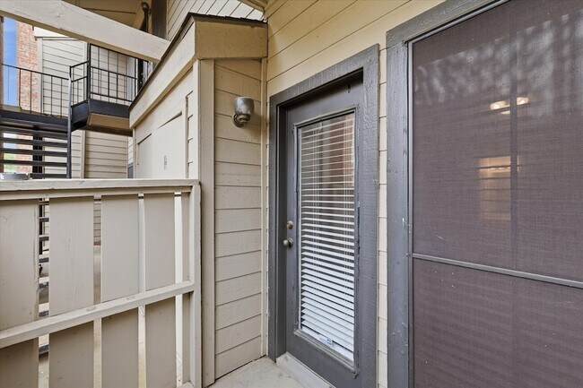 Building Photo - 9600 Royal Ln