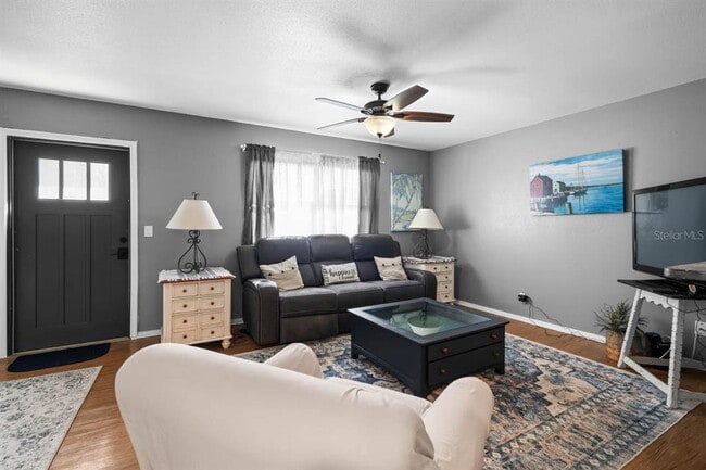 Building Photo - 1802 Bedford Terrace