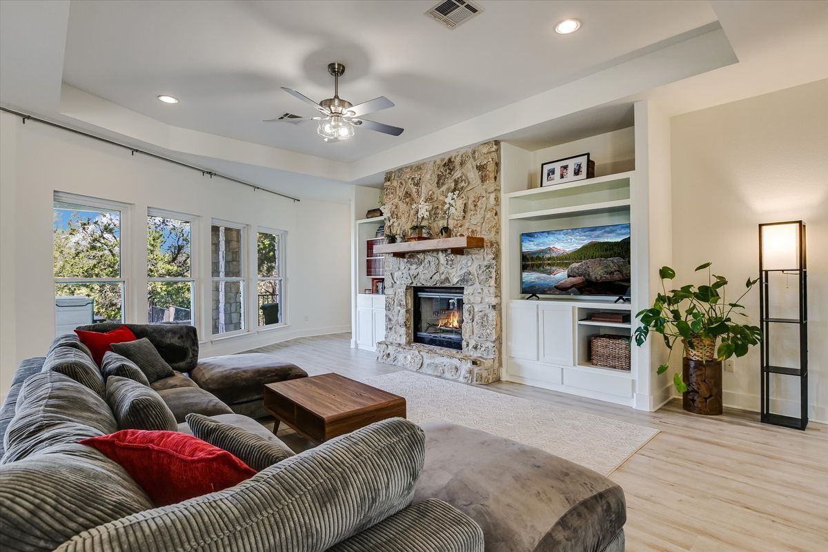 Building Photo - 945 Wesley Ridge Dr