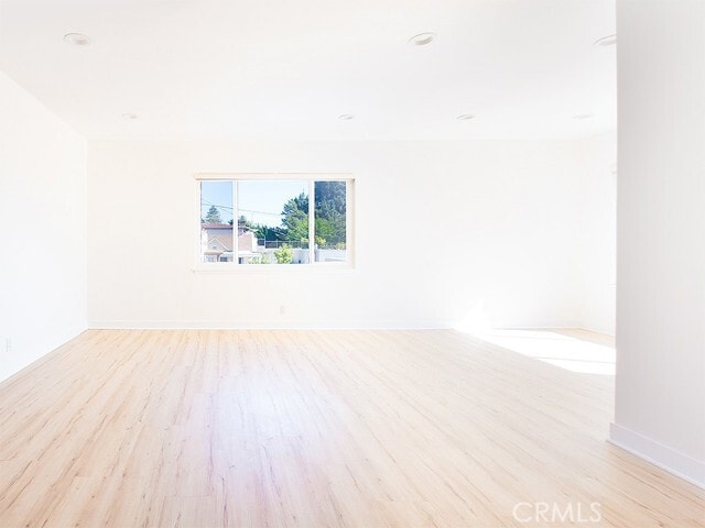 Building Photo - 2027 Vista Del Mar Ave