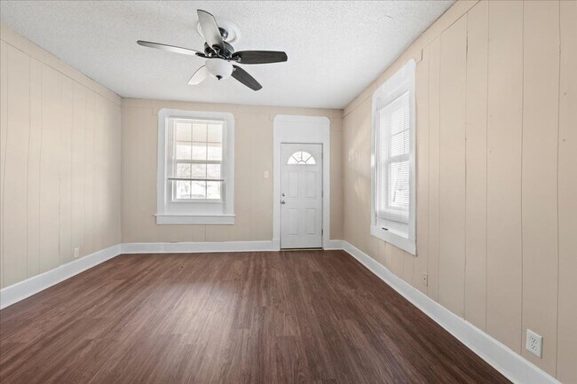 Building Photo - 119-119 N Grant Ave