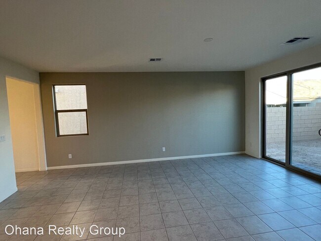 Building Photo - 4 br, 2.5 bath House - 10072 Spelter Street