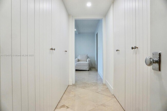 Building Photo - 605 Ocean Dr