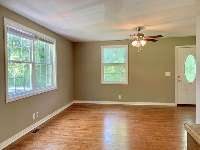 Building Photo - 854 E Happy Hollow Dr