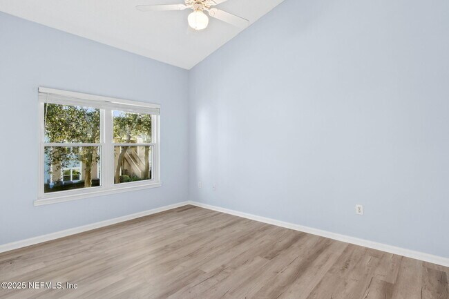 Building Photo - 1601 Nectarine St