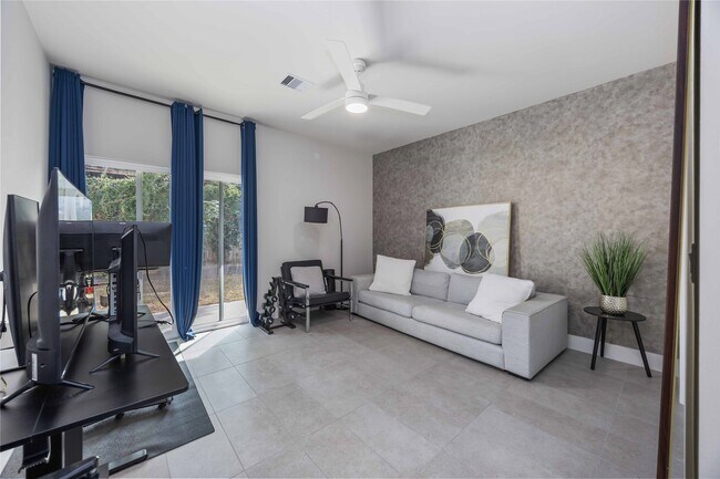 Building Photo - 5310 Suez St