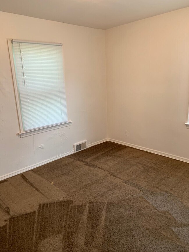 Building Photo - Affordable Two Bedroom Ranch