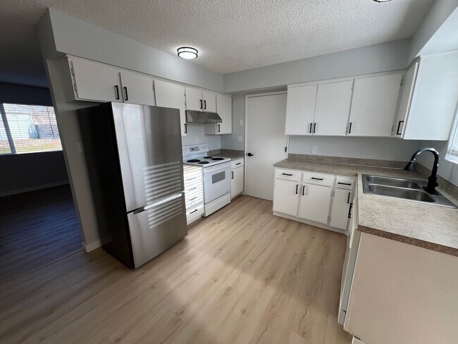 Building Photo - 928-932 N 6th Street