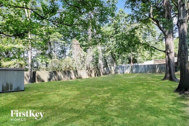 Building Photo - 3233 Earl Dr