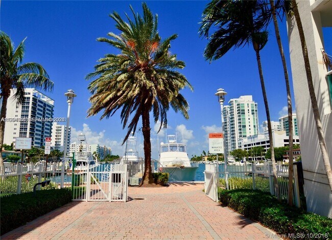 Building Photo - 7900 Harbor Island Dr