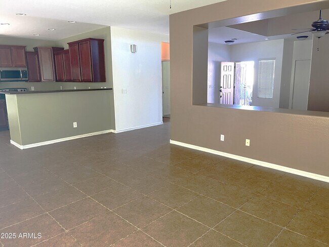 Building Photo - 5007 W Harwell Rd