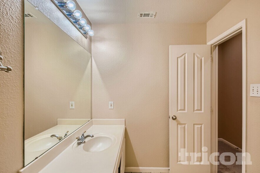 Building Photo - 4203 Wildbriar Ln