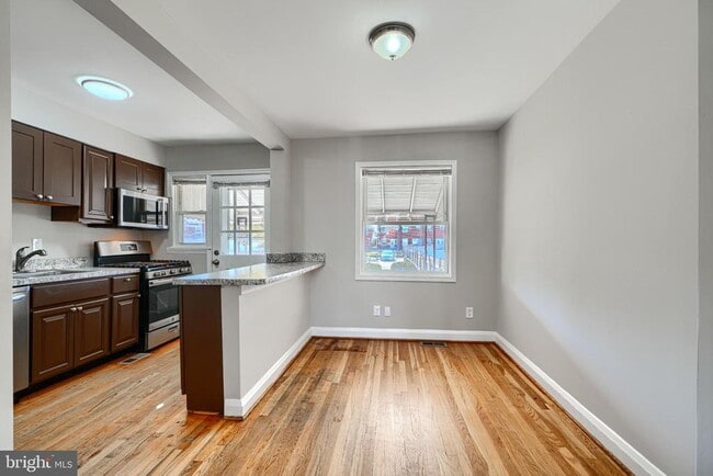 Building Photo - 817 N Marlyn Ave