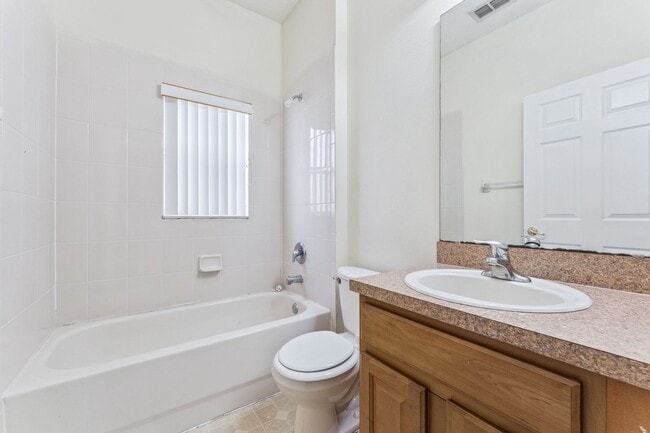 Building Photo - Large 6 Bedroom Rental in Gated Avalon Lakes Available Now!