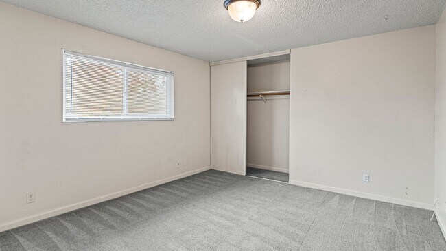 Building Photo - 2 STORY DUPLEX LOCATED IN FAIRFIELD